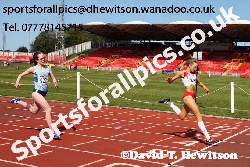 Womens under-17s 200 metres, North Eastern Track and Field Champs, Gateshead Stadium. Photo: David T. Hewitson/Sports for All Pics